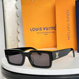 Picture of Louis Vuitton Sunglasses _SKUfw76721325fw